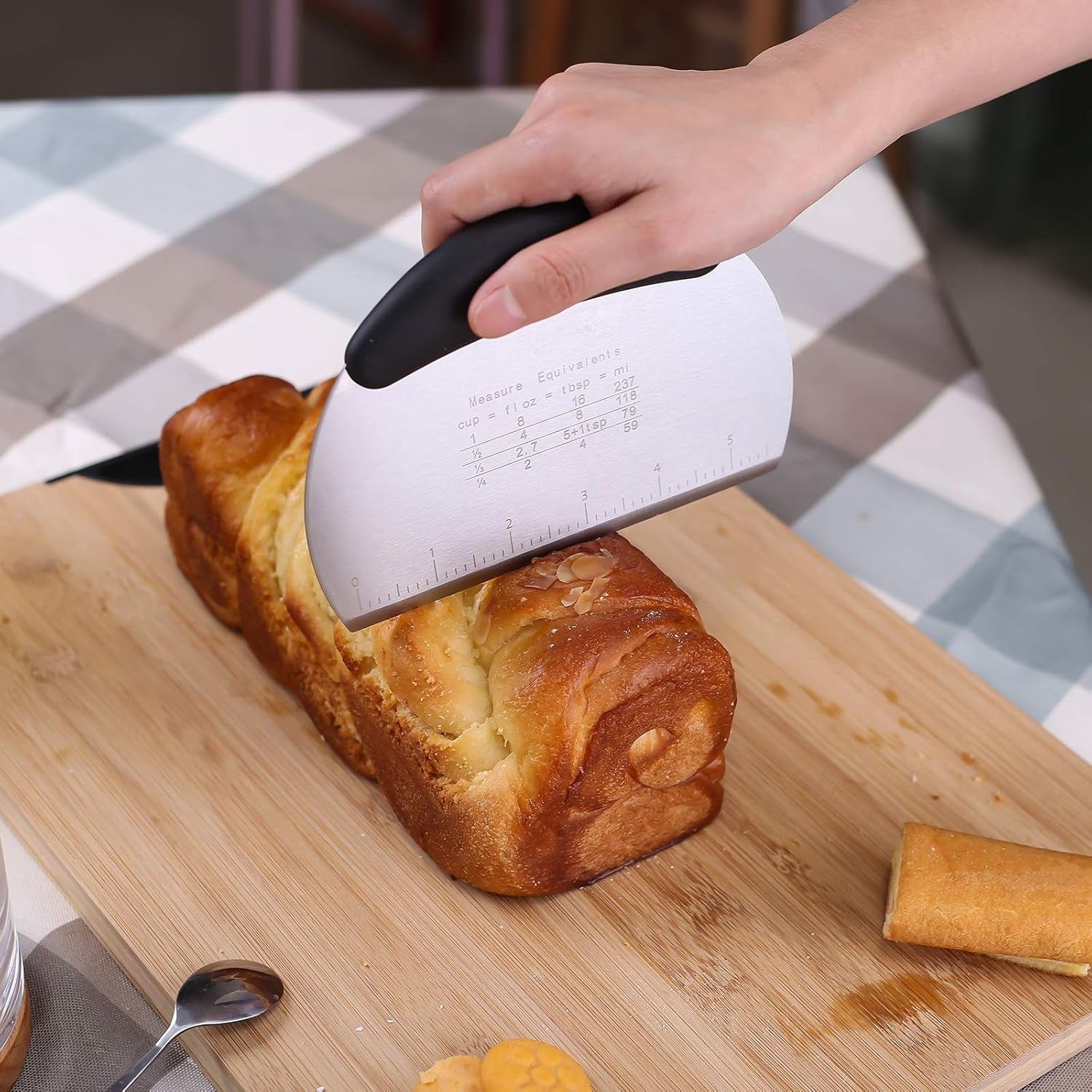 1 Pcs Dough Pastry Scraper Chopper/Stainless Steel Dough Scraper Cutter with Ergonomic Rubber Non-Slip Grip/Dough Scraper Cutter/Pro Pastry Pizza Cutter Chopper (Green)